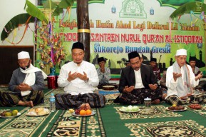 Sambil Bersalawat, Qosim-Alif Pertegas Komitmen Membangun Gresik Ayem Tentrem