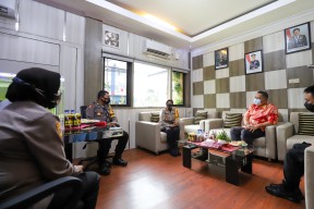 Plt Wali Kota Surabaya Koordinasi Pengamanan Malam Tahun Baru hingga Penanganan Covid-19 dengan Polres Tanjuk Perak