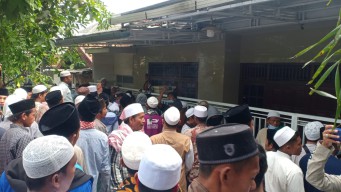 Rumah di Madura Digeruduk Massa: Mereka Mengganggu Ibu Saya