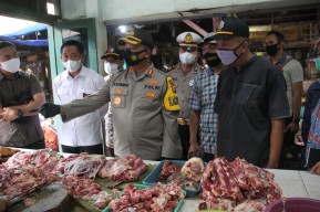Jelang Nataru Kapolres Bojonegoro Sidak ke Pasar Kota, Cek Kesedian dan Harga Sembako