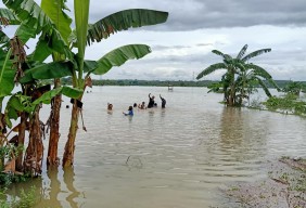 Tanggul Sungai Ingas di Kanor Bojonegoro Jebol, Warga Bantaran Bengawan Solo Diminta Waspada