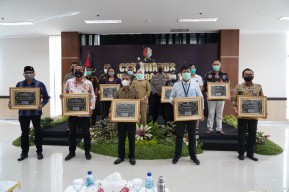 Tertib Jalankan Program CSR, Sembilan Perusahaan di Bojonegoro Dapat 'Hadiah' dari Bupati Anna