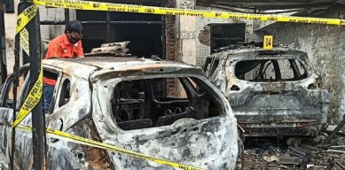 Tidur Bareng Istri, Rumah Pejabat di Tulungagung Dibakar Orang Tak Dikenal, Mobil X-Pander dan Honda Jazz Ludes Terbakar