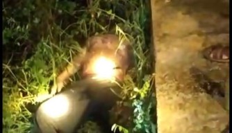 Asyik Cari Ikan di Selokan Pinggir Rel KA Babat Lamongan, Pemancing Ini Dapatnya Mayat Membusuk