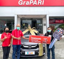 Pelanggan Telkomsel Malang Raih Undian Mobil