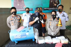 Gerebek Gudang Indra Jaya Swastika, Polres Tanjung Perak Amankan 7 Kilo SS Jaringan Malaysia