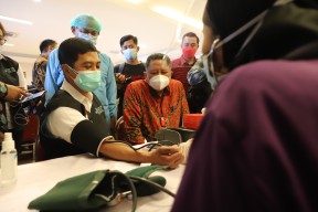 Vaksinasi Surabaya Dibuka Wamenkes