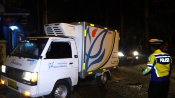 3.680 Dosis Vaksin Sinovak Tiba di Bojonegoro dengan Pengawal Ketat Polisi