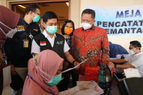 Menkes Target Vaksinasi Untuk Nakes Selesai Akhir Februari