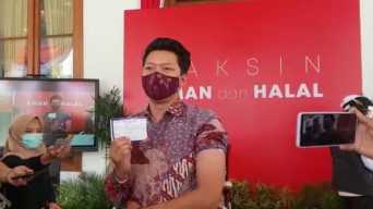 Vaksinasi Jatim Dimulai, Para Tokoh Ikuti Vaksin Pertama Termasuk Bayu Skak Yang Takut Jarum Suntik