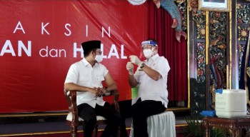 Vaksinasi di Bangkalan Dimulai, Bupati Pastikan Keamanan Suntik Vaksin Covid-19