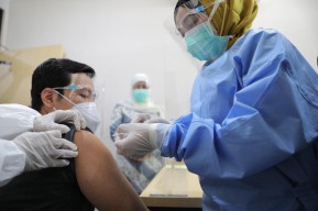 Pemerintah Larang Perusahaan Potong Gaji Karyawan yang Divaksin, Begini Penjelasannya