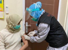 Usai Jalani Vaksinasi, Pengakuan Nakes di Surabaya Tanpa Merasakan Efek Samping