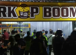 Petugas Gabungan Tindak Warga yang Cangkruk saat Jam Malam di Sidoarjo