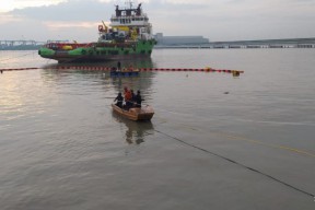 PT Terminal Teluk Lamong Upayakan Percepatan Evakuasi Bangkai Kapal Untuk Kelancaran