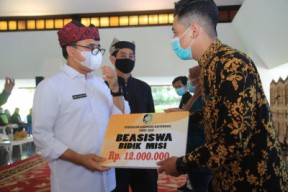 Pemkab Banyuwangi Kembali Berikan Beasiswa Untuk Mahasiswanya Yang Berprestasi