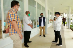 Bupati Banyuwangi Abdullah Azwar Anas Pastikan Ketersediaan Bed pasien Covid