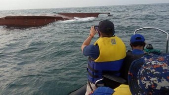 Tim SAR Perpanjang Pencarian 5 ABK TB Mitra Jaya yang Hilang Pasca Tabrakan di Perairan Gresik