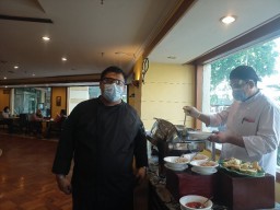 Nginap di Hotel Masak Sendiri Bareng Chef, Coba Saja di Surabaya Suites Hotel
