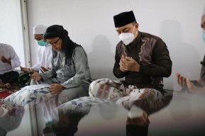 Jelang Pelantikan, Eri Cahyadi Gelar Khataman Alquran