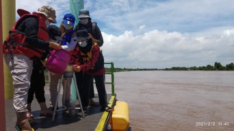 Jarang Diperhatikan, Mahasiswi UINSA Surabaya Teliti Kandungan Mikroplastik Kali Porong