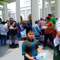 Gerakan Jumat Berkah, PPA Berbagi Ratusan Nasi Kotak dan Sembako di Masjid KH Ahmad Dahlan Gresik