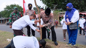 Paguyuban PKL di Exit Tol Jabon Rela Swadaya Tanam Pohon, Ternyata Tujuannya Ini