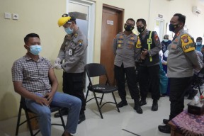 Semakin Kuat, Personel Polres Bojonegoro Jalani Vaksinasi