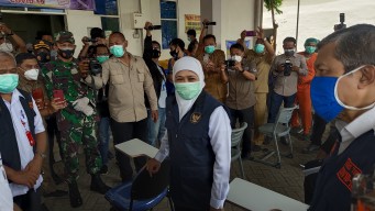 Vaksinasi di Bangkalan Terus Berjalan, Gubernur Khofifah Pantau Langsung