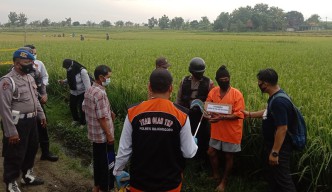 Polisi Gelar Rekonstruksi Duel Maut Antar Lansia di Bojonegoro, Ada 8 Adegan dan 3 Kali Bacokan