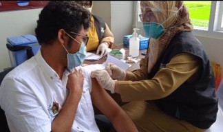 Pertama di Indonesia, Hari Ini Puluhan Anggota PWI Gresik Jalani Vaksinasi Covid-19