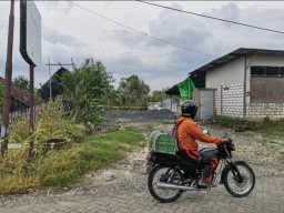 Diduga Limbah B3 Dibuang Sembarangan di Lahan Kosong Dekat Permukiman Warga, Baunya Bikin Sakit Kepala