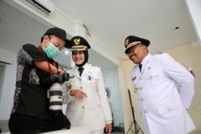 Bang Dzoel Fotografer Disabilitas, Bangga Menjadi Fotografer Pertama yang Memotret Bupati Banyuwangi