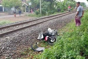 Disasak Kereta Api, Pengendara Motor di Probolinggo Pergi Selama-lamanya