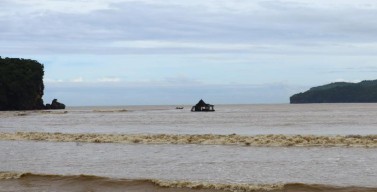 Masjid Apung yang Hanyut di Laut Pacitan Berhasil Dievakuasi