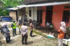 Acungkan Linggis Menolak Dikarantina, Warga Tulungagung Akhirnya Kabur dari Rumah Setelah Digeruduk Satu Tim Covid Hunter