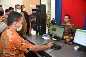 Cetak e-KTP di Sidoarjo Hanya 5 Menit, Bupati : Nanti Saya Cek dengan Masyarakat Biasa