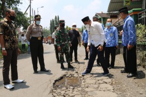 Sidak Jalan Rusak, Wabup Sidoarjo Langsung Instruksikan Dinas Binamarga Lakukan Perbaikan