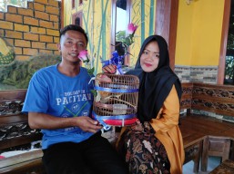 Menggemaskan dan Unik, Pria di Ponorogo Nikahi Kekasih dengan Mahar Burung