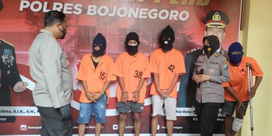 Bobol Konter HP, Dua Pemuda Sumbertlaseh Bojonegoro Dibekuk Polisi