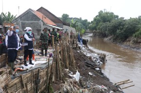 Tanggul Sungai Kedunggaleng Probolinggo Jebol, Sementara Dikasih Bronjong Sebelum Dibangun Plengsengan Permanen