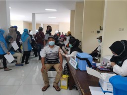 Sopir Angkut dan Petugas Lalu Lintas di Gresik Giliran Dapat Jatah Vaksin