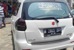 Pengemudi Ertiga Tewas Dicarok Orang Tak Dikenal di Depan Minimarket Bangkalan