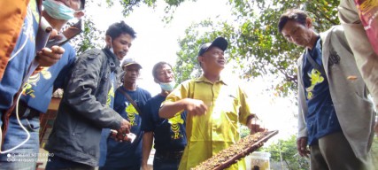 Warga Lamongan Meguru Ternak Lebah Madu ke Kediri