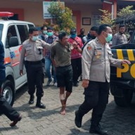 Gila! Polisi di Kediri Masuk Rumah Lalu Dibacok, Kaki Pelaku Langsung Didor
