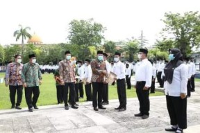 Bupati Sampang Serahkan SK Pengangkatan 425 Pegawai PPPK