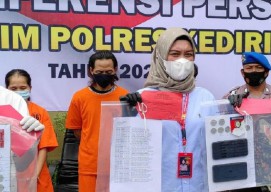 Gurita Bisnis Prostitusi Online di Kediri Terungkap, Ibu Kandung Jual Anaknya untuk Layanan Seks