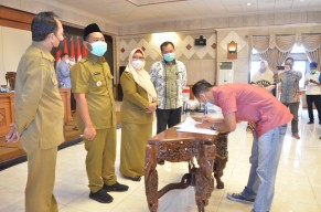 Bupati Gresik Terima Penyerahan Sarana Utilitas 6 Perumahan dari 4 Pengembang