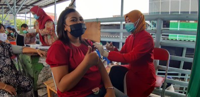 Hari Ini Ribuan Pedagang di Pasar Tradisional Surabaya Jalani Vaksinasi Covid-19
