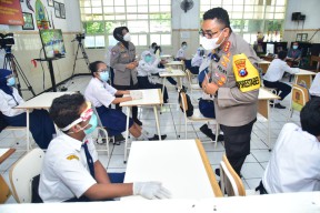 Dukung Simulasi Sekolah Tatap Muka, Kapolrestabes Surabaya jadi Pemateri Utama